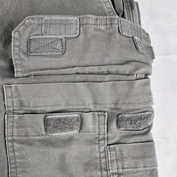 Duluth Men 44 Flex Fire Hose Relaxed Fit Cargo Shorts Khaki Green Stretch - Picture 2 of 13